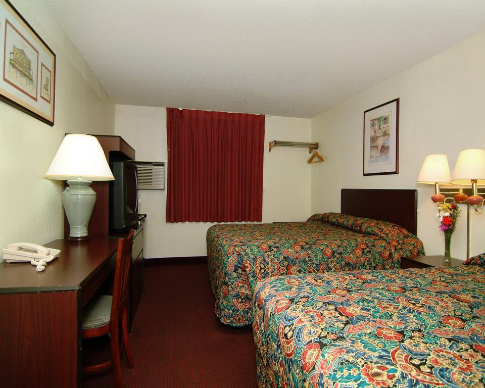 Rodeway Inn Фармінґтон Екстер'єр фото