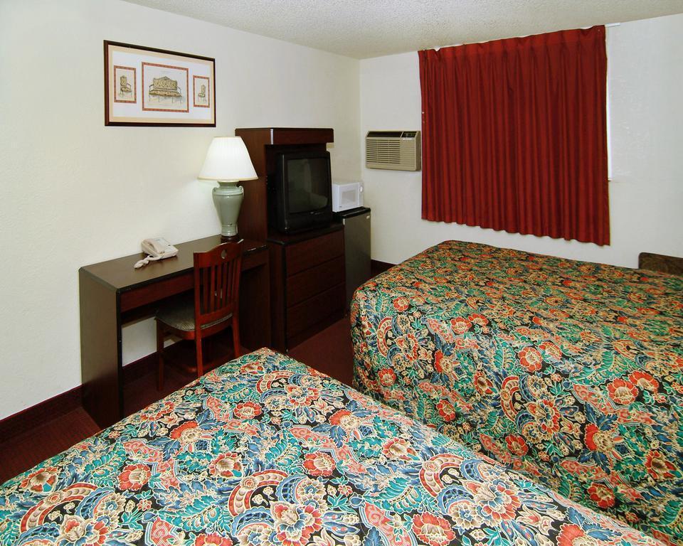 Rodeway Inn Фармінґтон Екстер'єр фото