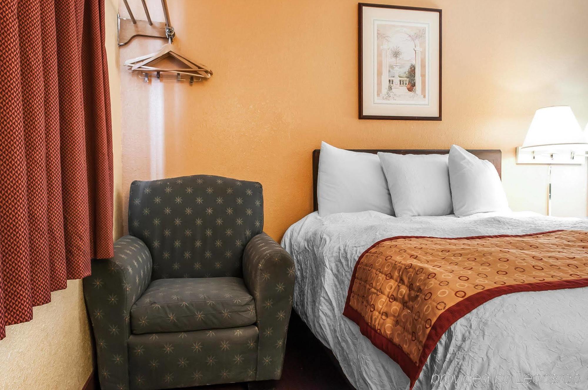 Rodeway Inn Фармінґтон Екстер'єр фото