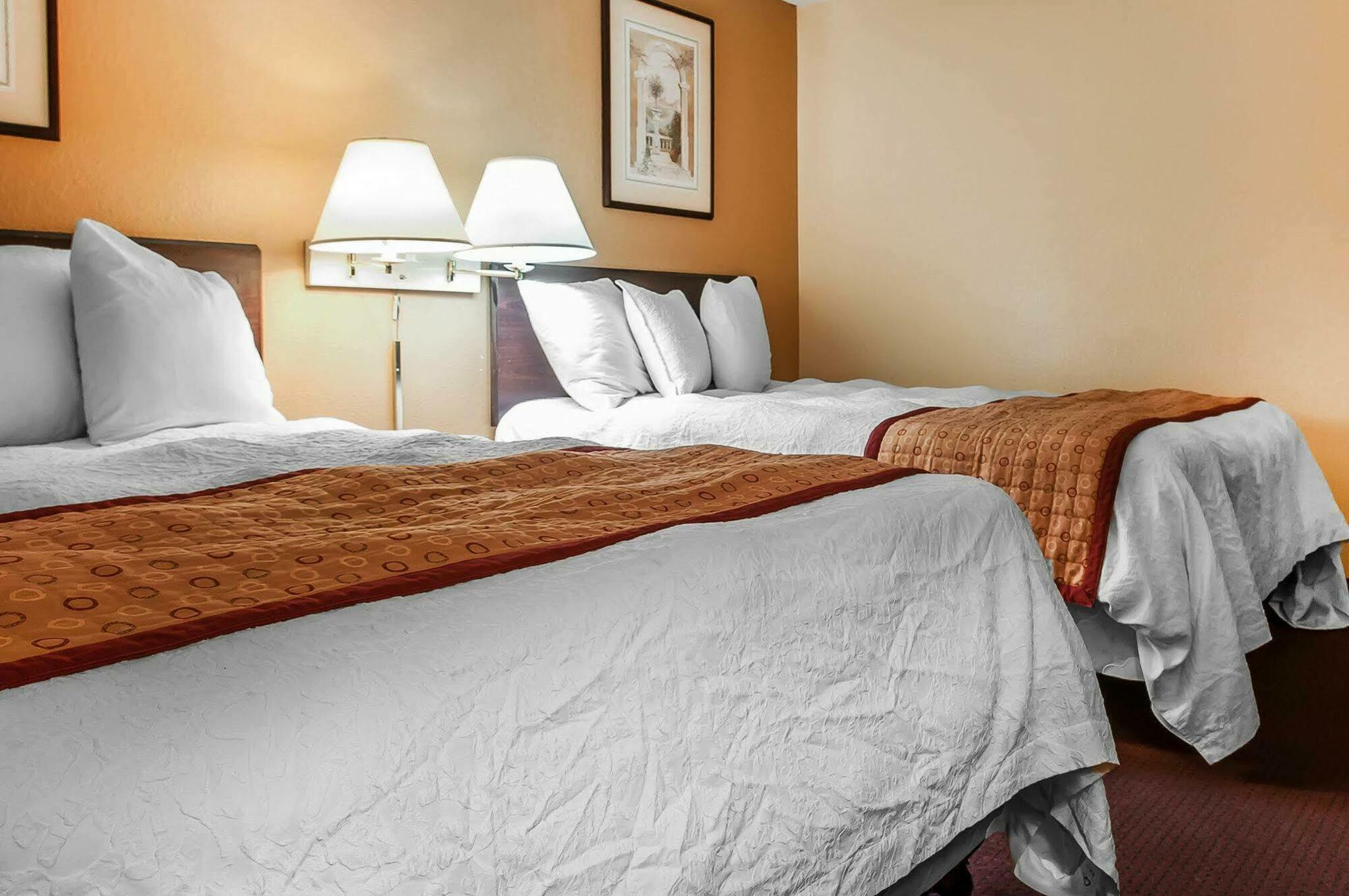 Rodeway Inn Фармінґтон Екстер'єр фото