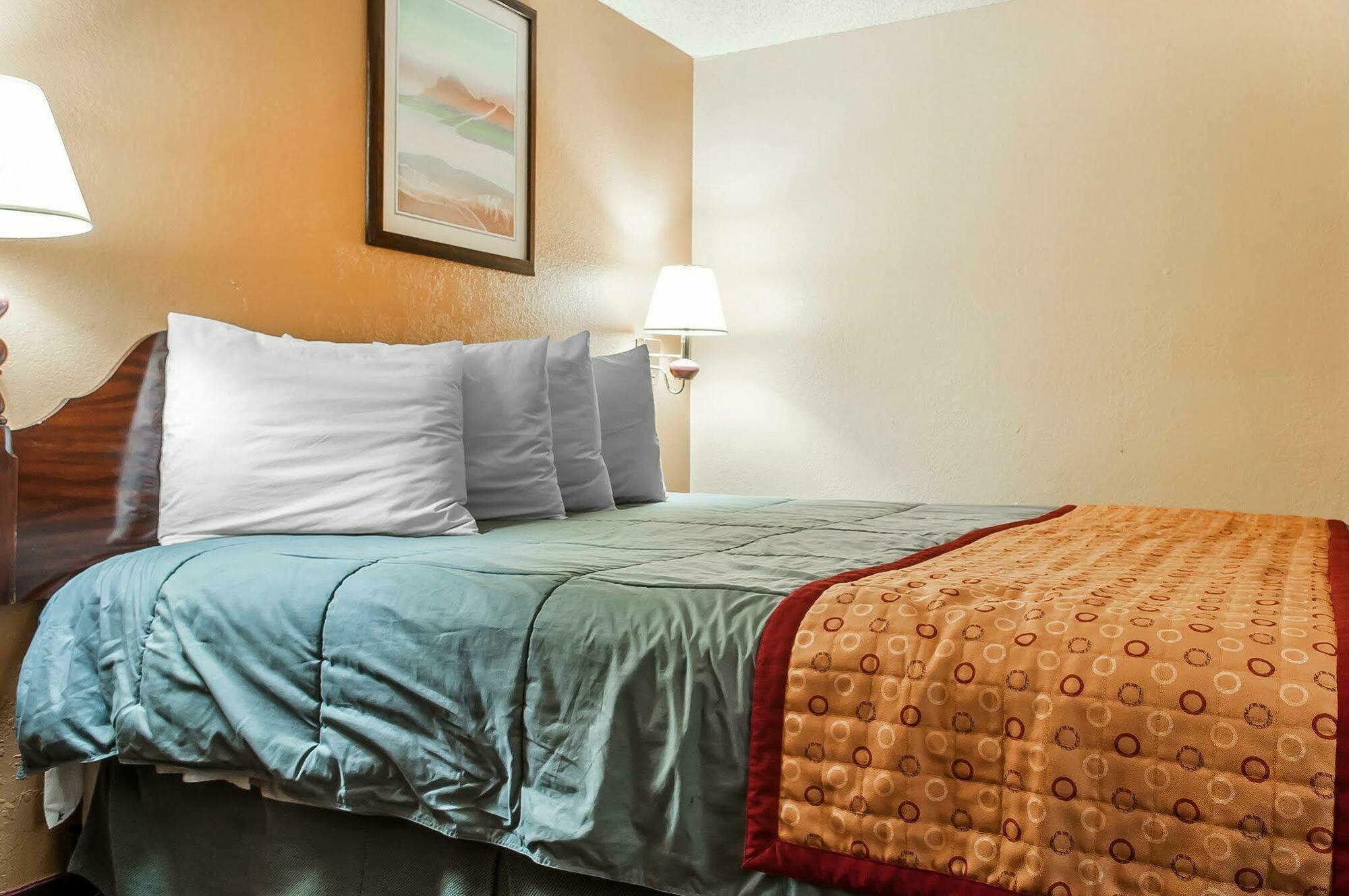 Rodeway Inn Фармінґтон Екстер'єр фото